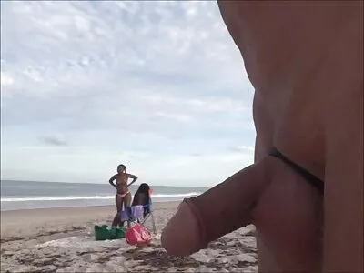Rondborstige tiener in hitte surinamse sexfilms wordt geneukt door haar masseur