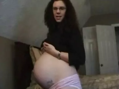 Gevette stiefdochter neemt sex filmpjes xxx papa's grote stijve in POV