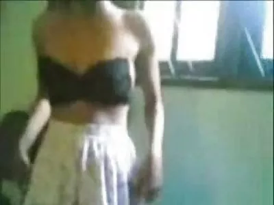 Rondborstige tiener neukt film pornozot een griezelige oudere kerel die haar tieten wil opeten